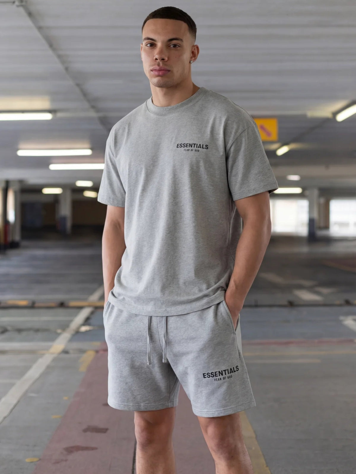 Outfit Essential Stone Grey