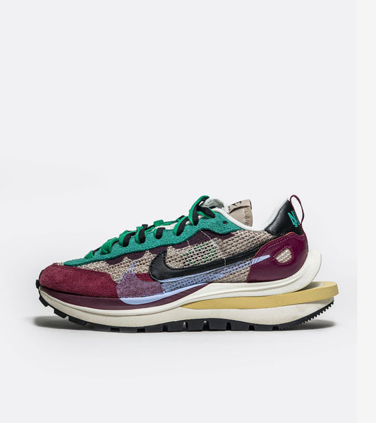 Nike Vaporwaffle sacai Villain Red Neptune Green