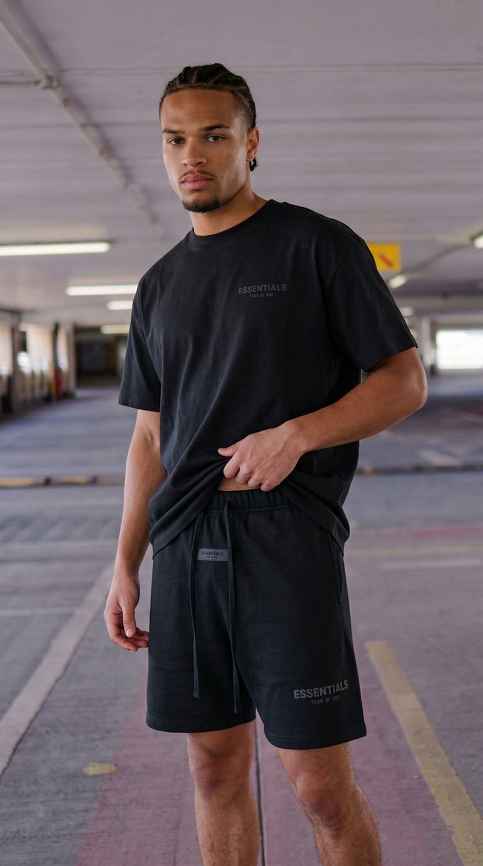 Short Essential Off Black