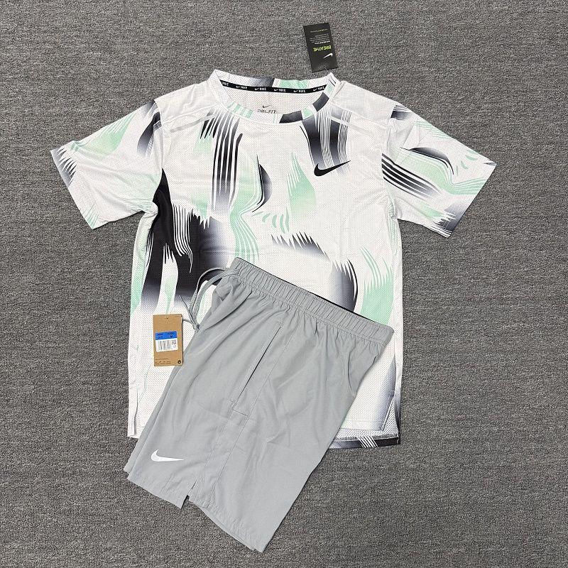 Ensemble t-shirt/short Nike imprimé (2)